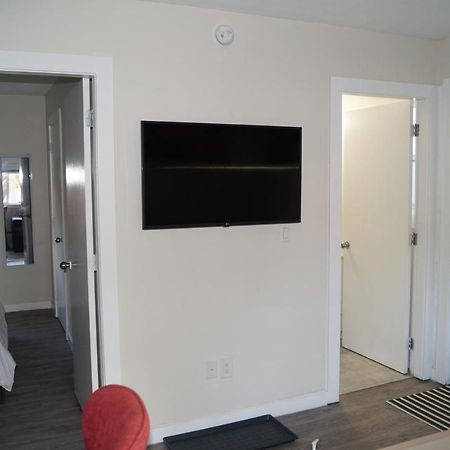 Ground Level One Bedroom Suite サレー エクステリア 写真